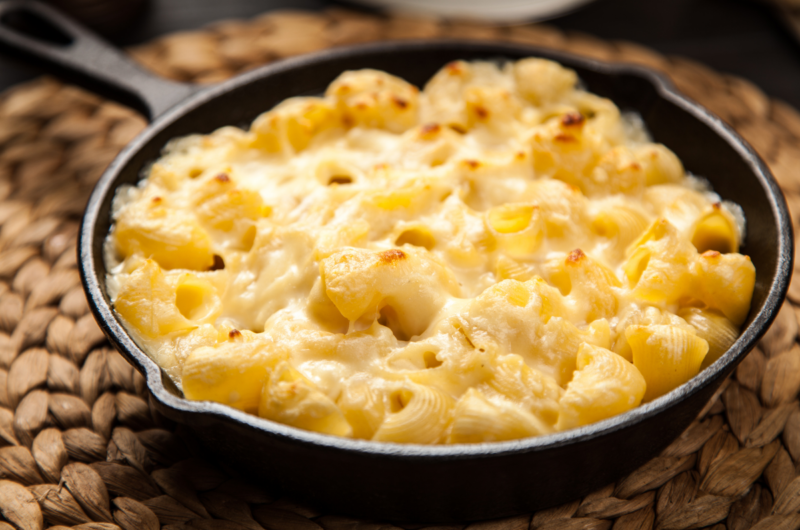 Mac and cheese - pasta i cremet ostesauce