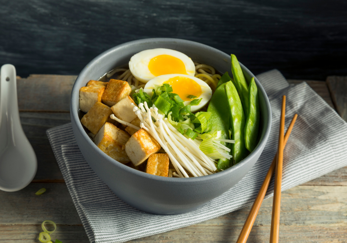 ramen med tofu og æg