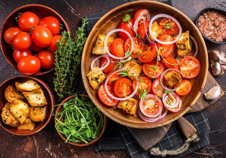 Panzanella – Italiensk brødsalat med tomater