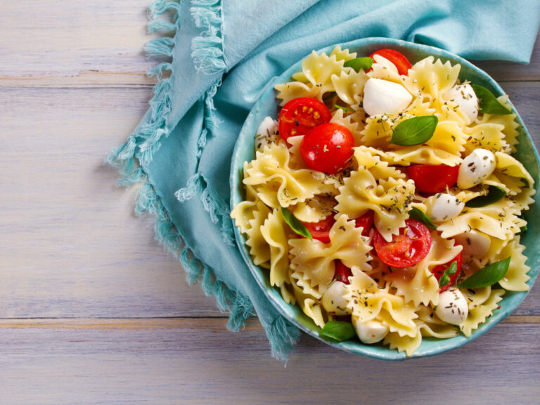 Caprese pasta salat