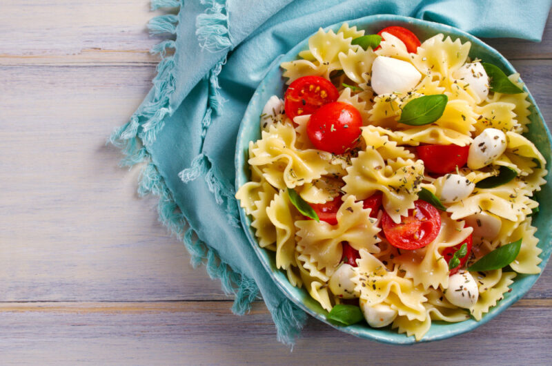 Caprese pasta salat